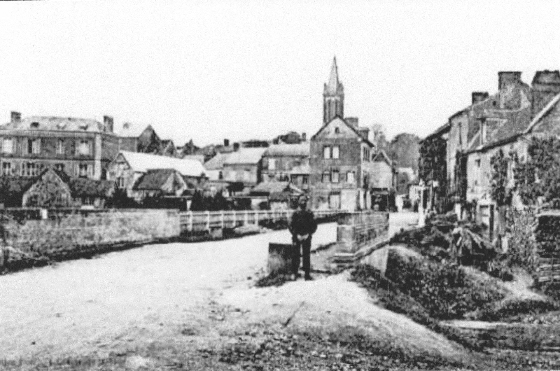 Saint-Paul de Courtonne et Courtonne la Ville séparé par le pont de la discorde