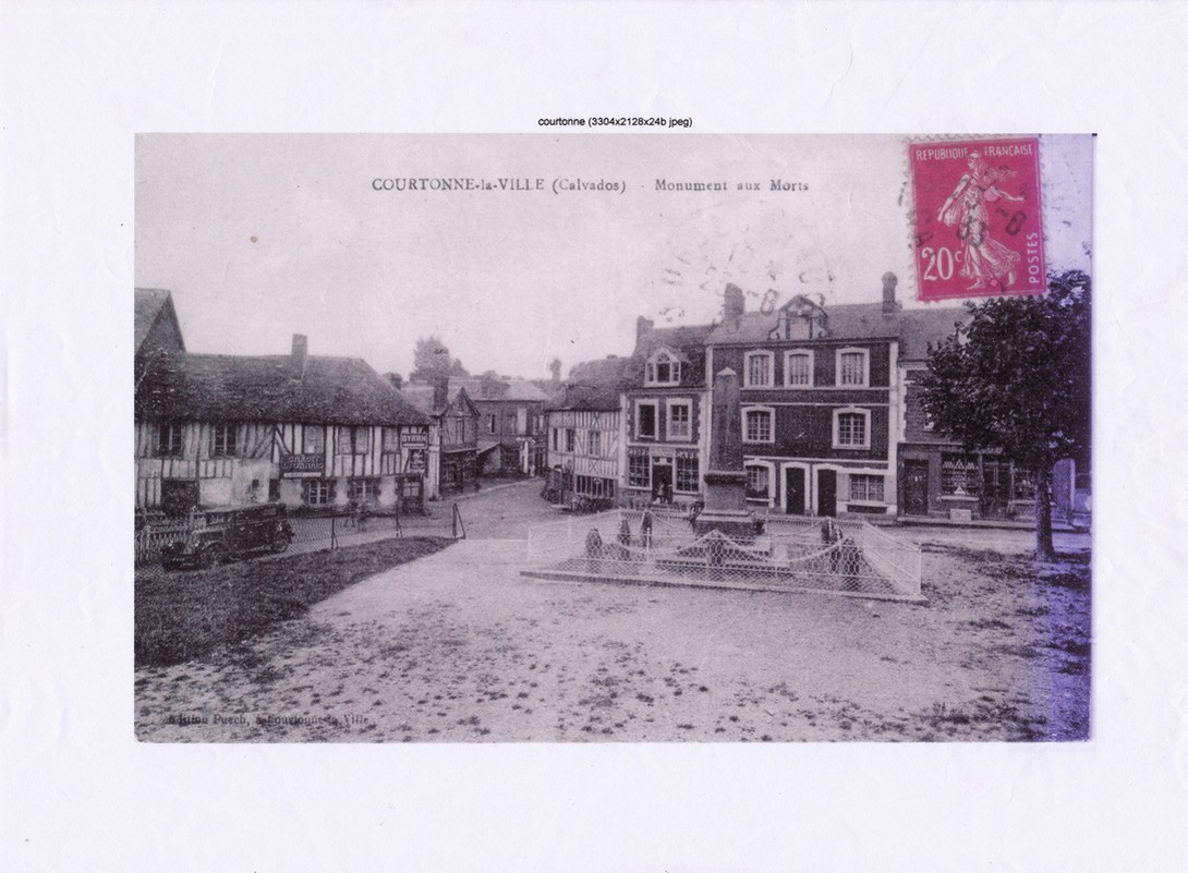 Place Saint Martin - le Monument aux Morts - Courtonne la Ville